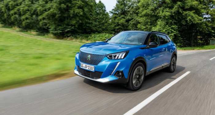 Peugeot e-2008, дальность 10 км и 7 км от зарядного устройства