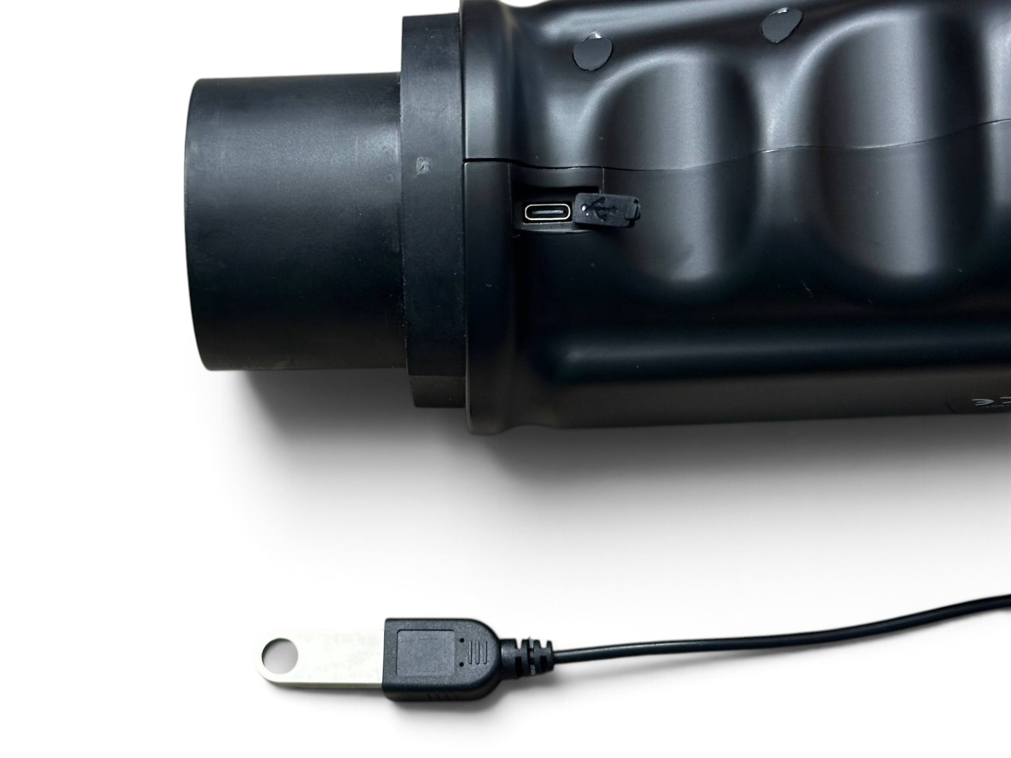 USB-разъём и система диагностики адаптера CCS2 GB/T DC